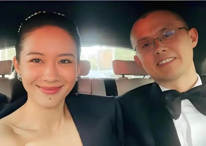 安于危机赵长鹏身后的何一终于藏不住了澳门新葡京扛住 43 亿天价罚单救币(图8) 安于危机赵长鹏身后的何一终于藏不住了澳门新葡京扛住 43 亿天价罚单救币(图8)