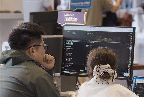 2小时高强度电影创作后台的“美术主创”澳门新葡京入口联想AI电影季直击|7(图4) 2小时高强度电影创作后台的“美术主创”澳门新葡京入口联想AI电影季直击|7(图4)